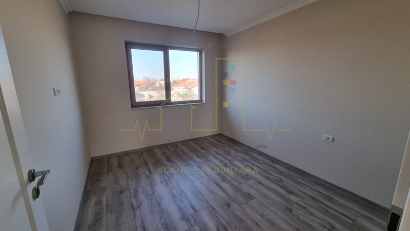 Timis Case despartite prin garaj. 5 camere. 3 bai