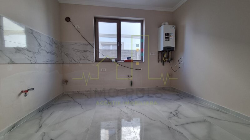 Timis Case despartite prin garaj. 5 camere. 3 bai